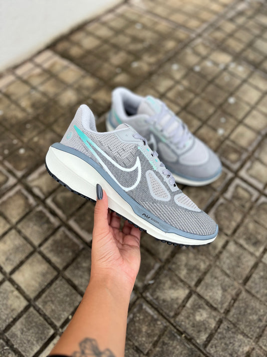 Nike Vomero 17